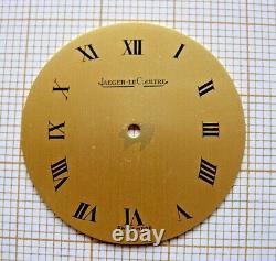 Cadran doré de montre ancienne Jaeger LeCoultre chiffres romain vintage. Dial