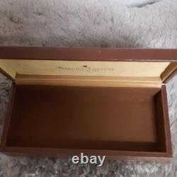 Montre Jaeger-LeCoultre vintage rangement détérioration logo affichage cadeau