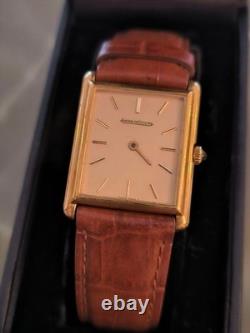 Montre Jaeger Lecoultre'tank' REF. 6129.21 cadran doré avec bracelet en