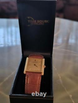 Montre Jaeger Lecoultre'tank' REF. 6129.21 cadran doré avec bracelet en