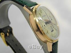 Montre chronographe JAEGER en or 18k mouvement valjoux 72 vers 1950