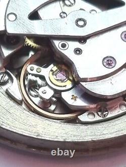 Mouvement montre ancienne automatique jaeger lecoultre 834 pour pièces horloger