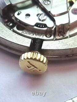 Mouvement montre ancienne automatique jaeger lecoultre 834 pour pièces horloger